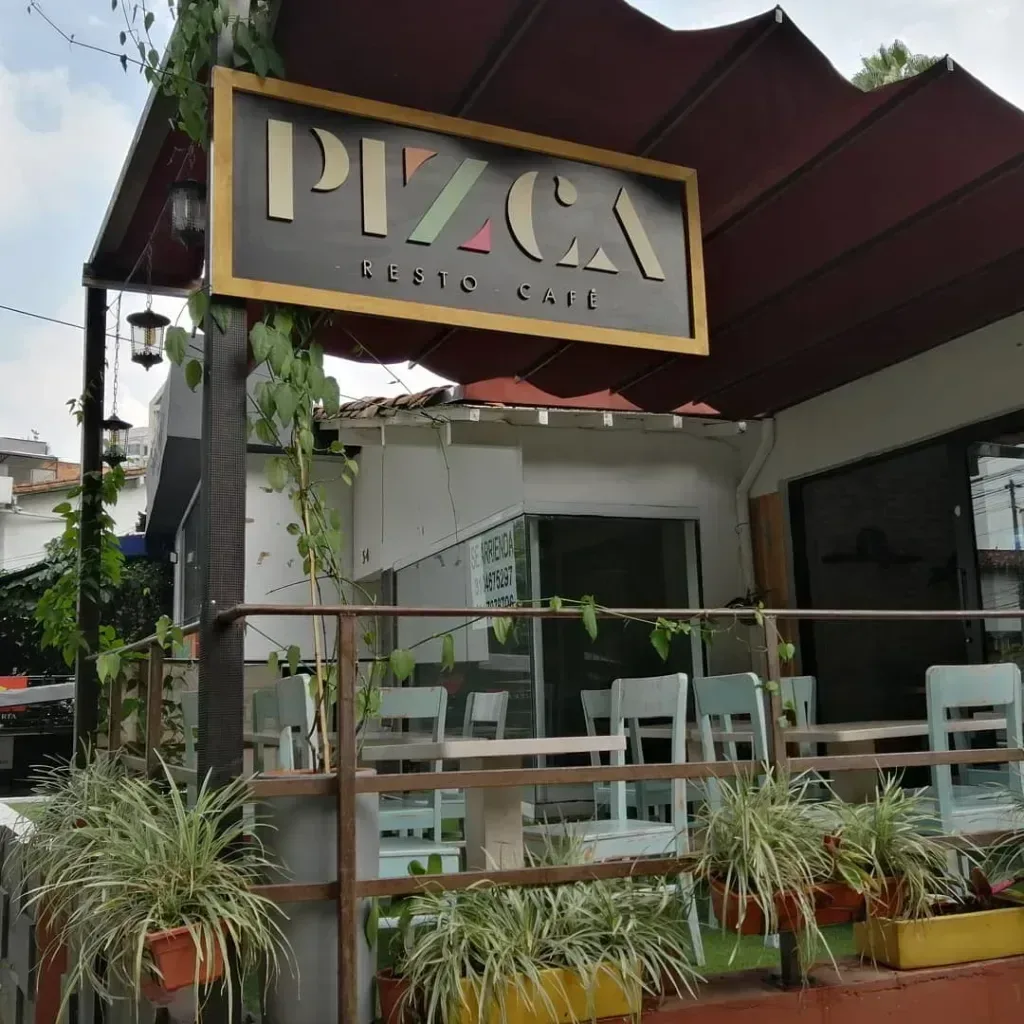 PIZCA_foto_fachada-patio-bonito_1x1_v01.jpg